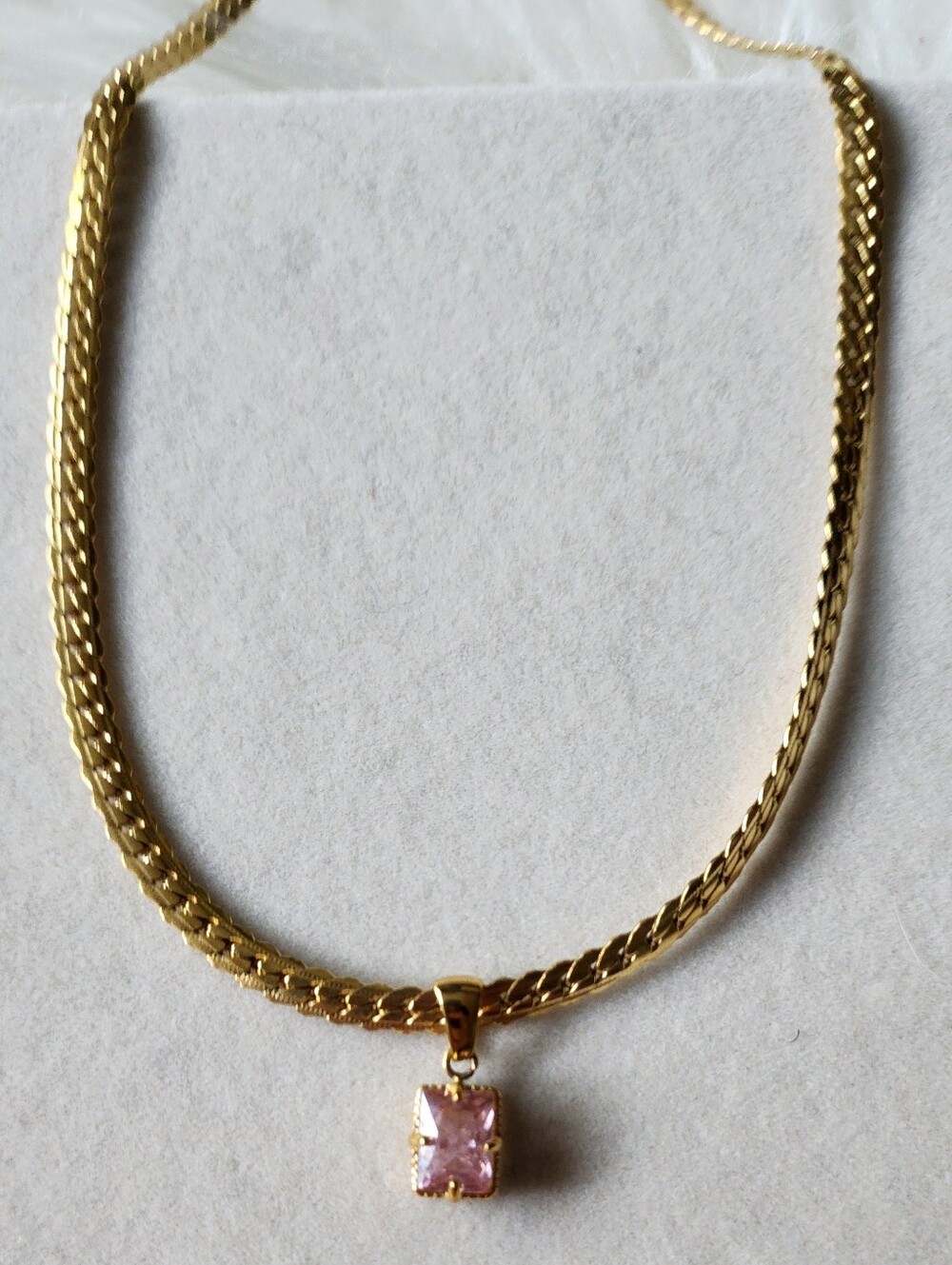 Gold Chain Necklace with Pink Pendant - Picture 5 of 6